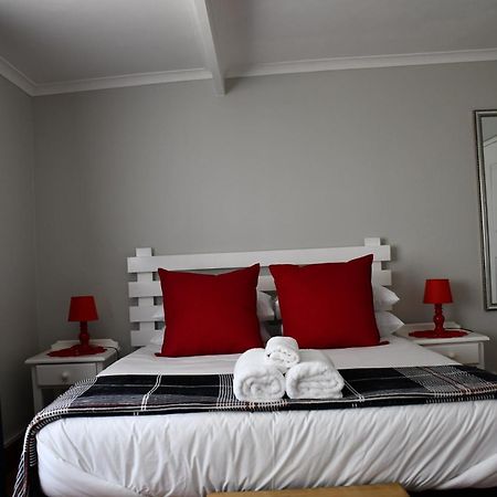 Friendz Guesthouse Κνύσνα Δωμάτιο φωτογραφία