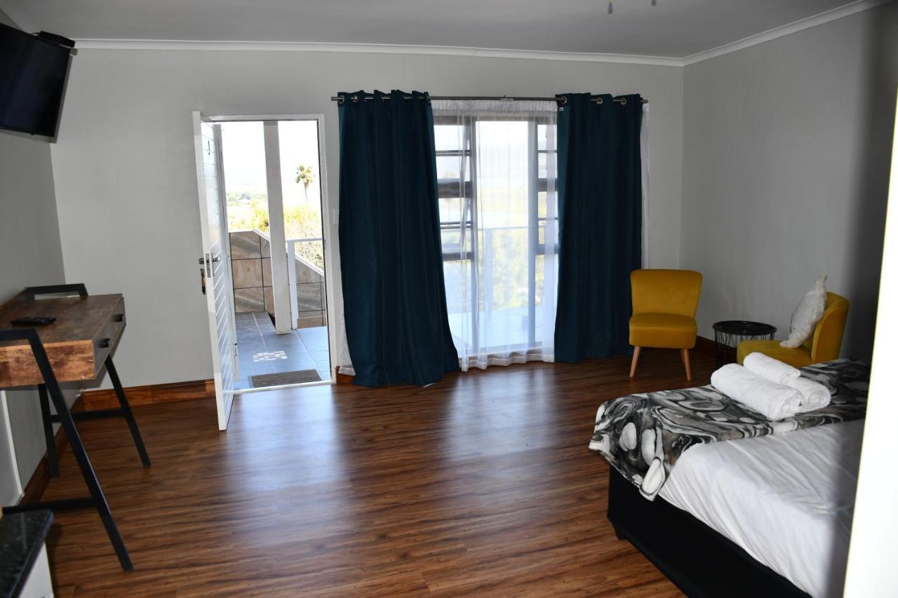 Friendz Guesthouse Κνύσνα Εξωτερικό φωτογραφία