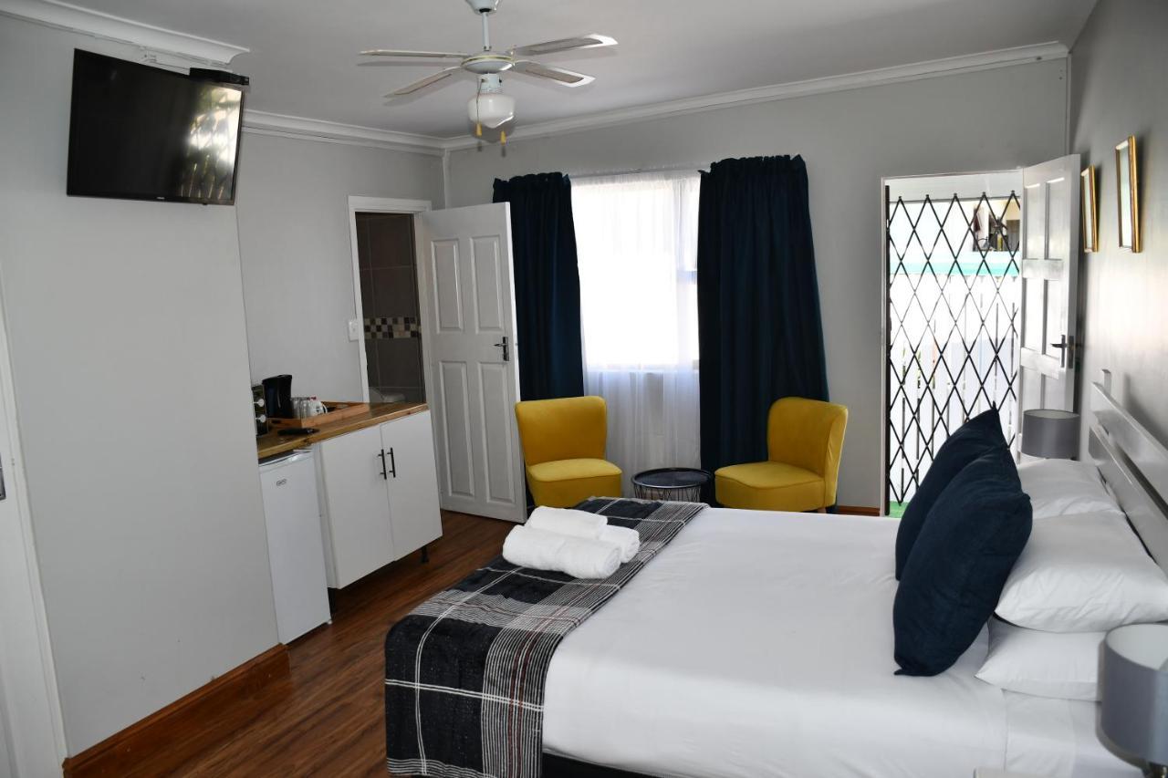 Friendz Guesthouse Κνύσνα Εξωτερικό φωτογραφία