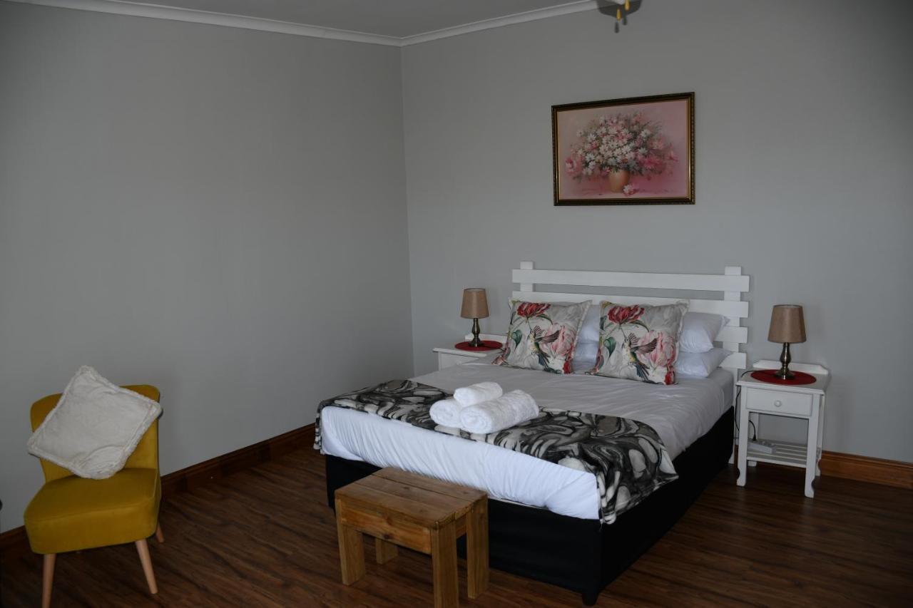 Friendz Guesthouse Κνύσνα Εξωτερικό φωτογραφία