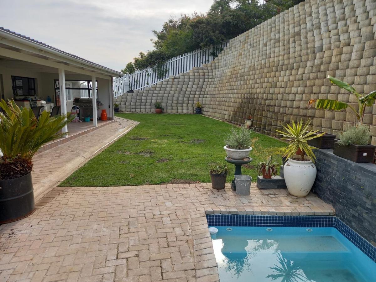 Friendz Guesthouse Κνύσνα Εξωτερικό φωτογραφία