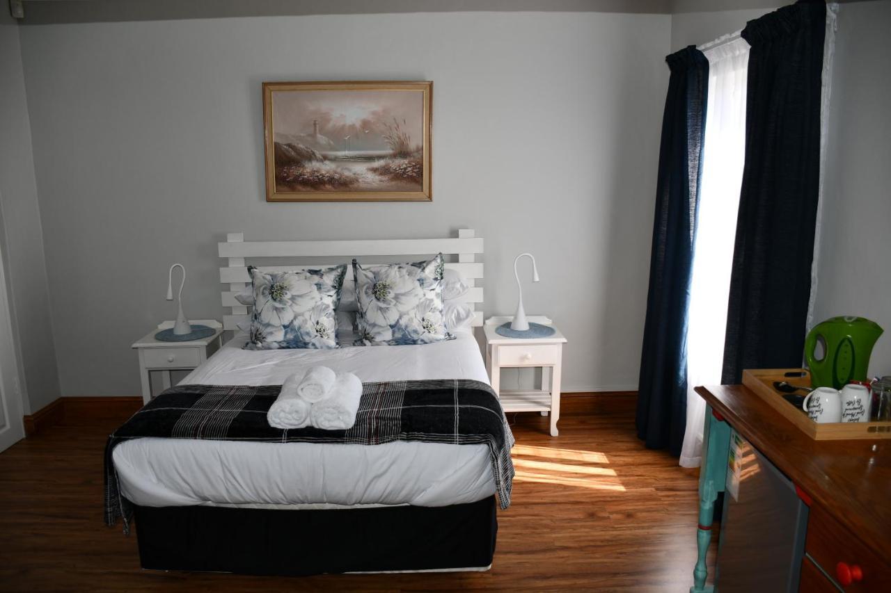 Friendz Guesthouse Κνύσνα Εξωτερικό φωτογραφία