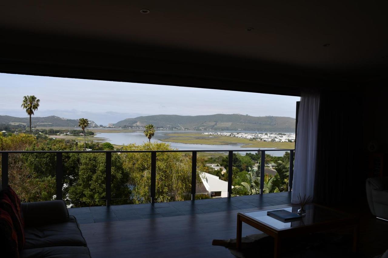 Friendz Guesthouse Κνύσνα Εξωτερικό φωτογραφία