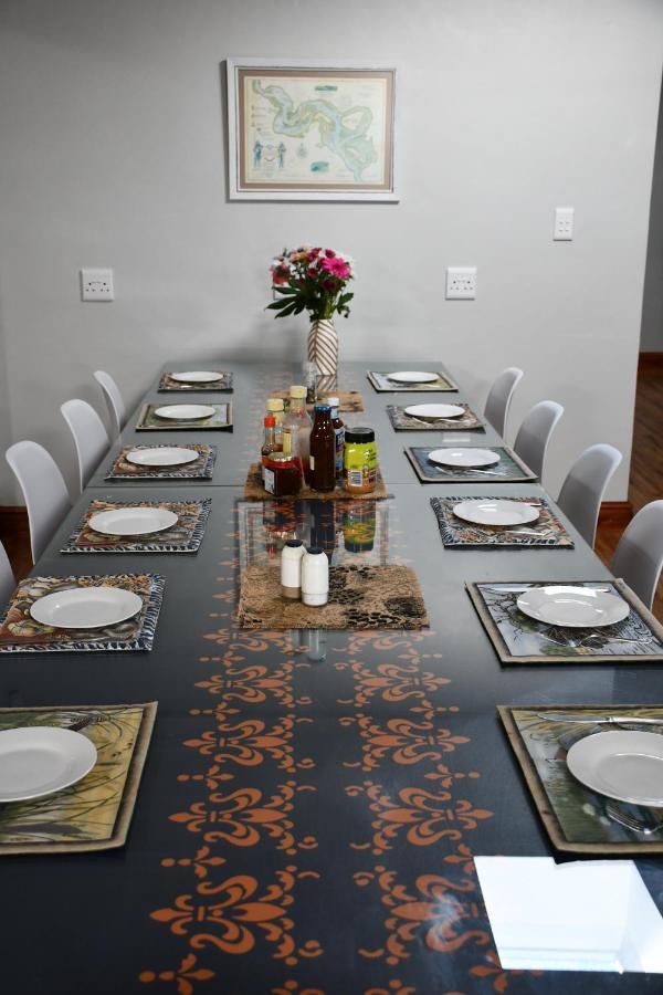 Friendz Guesthouse Κνύσνα Εξωτερικό φωτογραφία