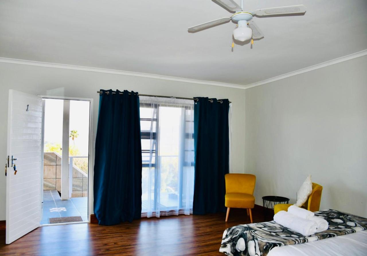 Friendz Guesthouse Κνύσνα Εξωτερικό φωτογραφία