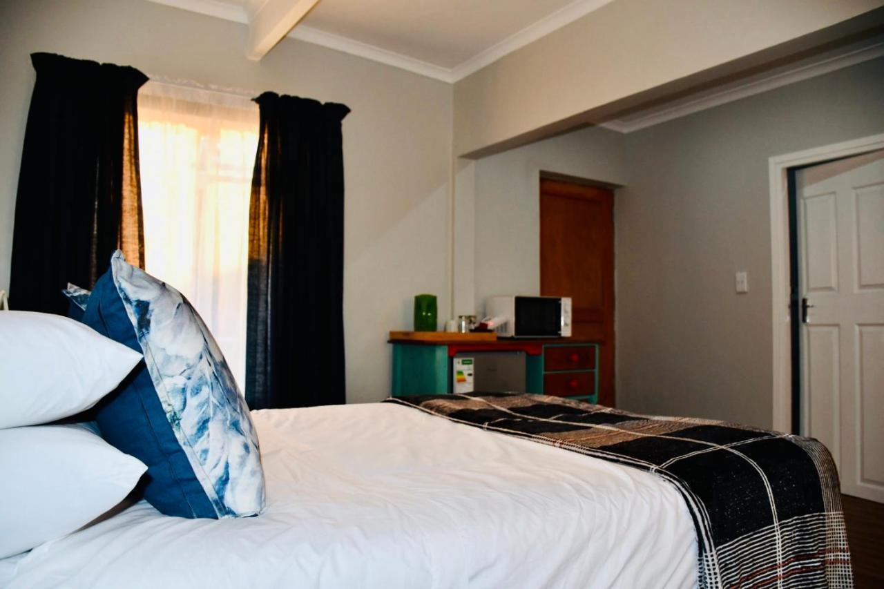 Friendz Guesthouse Κνύσνα Εξωτερικό φωτογραφία