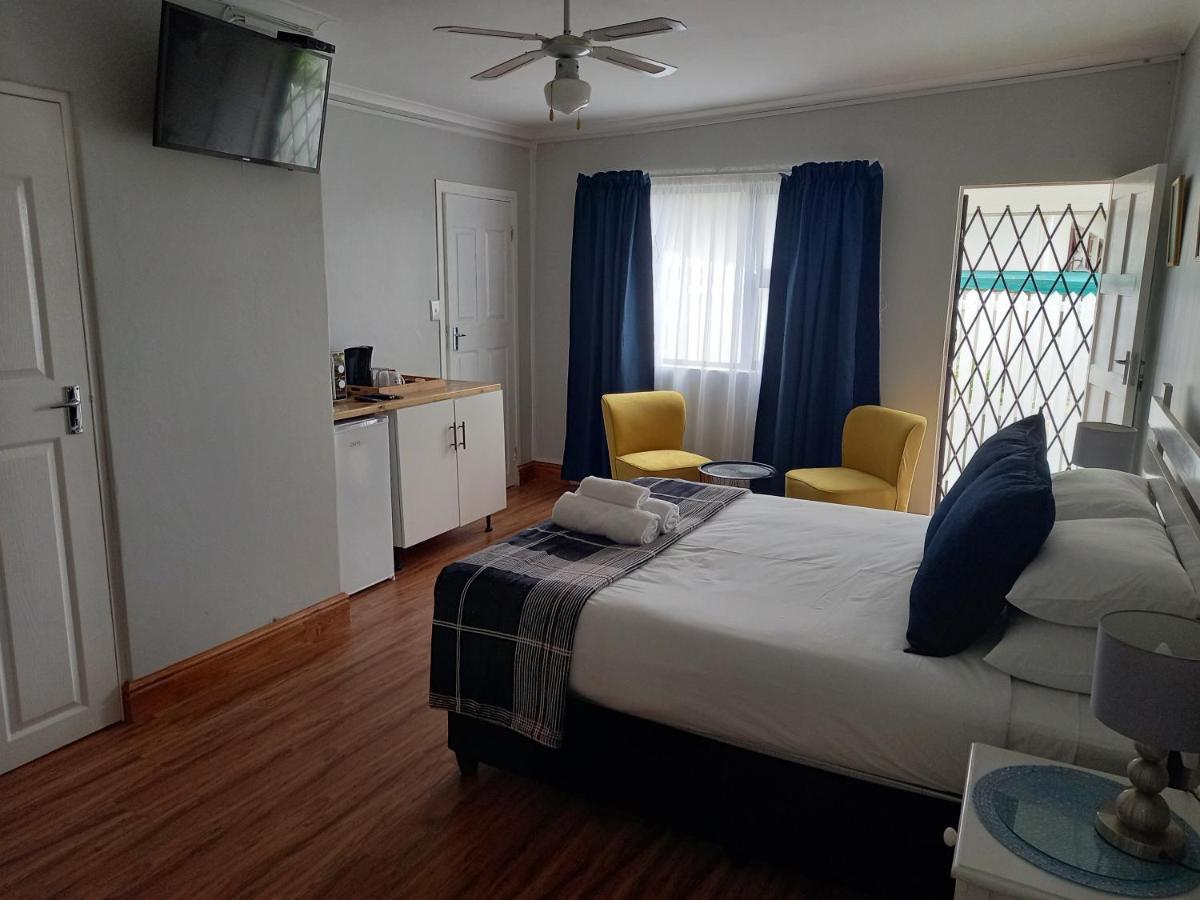 Friendz Guesthouse Κνύσνα Εξωτερικό φωτογραφία