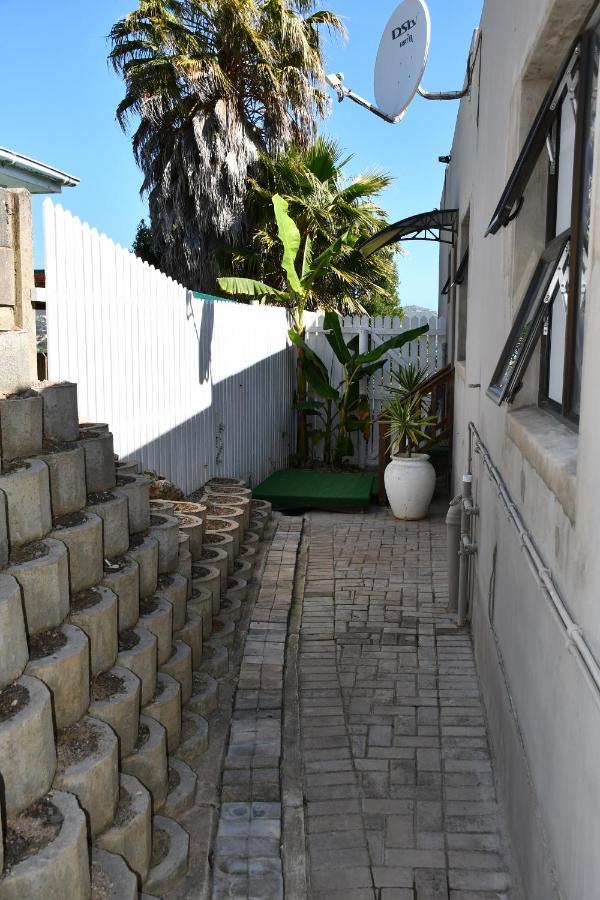 Friendz Guesthouse Κνύσνα Εξωτερικό φωτογραφία