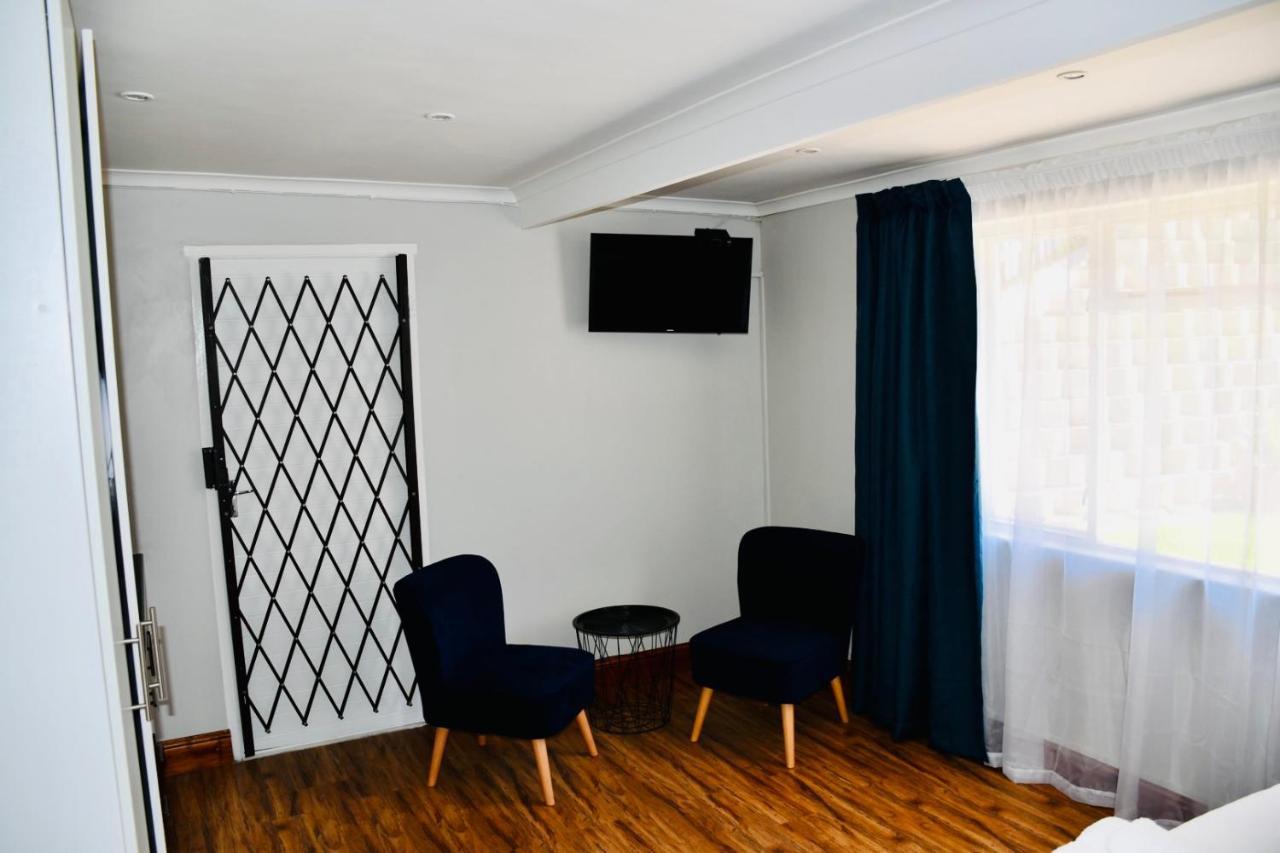 Friendz Guesthouse Κνύσνα Εξωτερικό φωτογραφία
