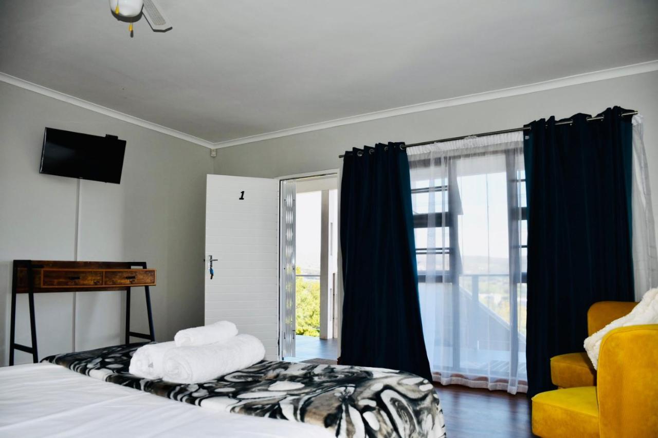 Friendz Guesthouse Κνύσνα Εξωτερικό φωτογραφία