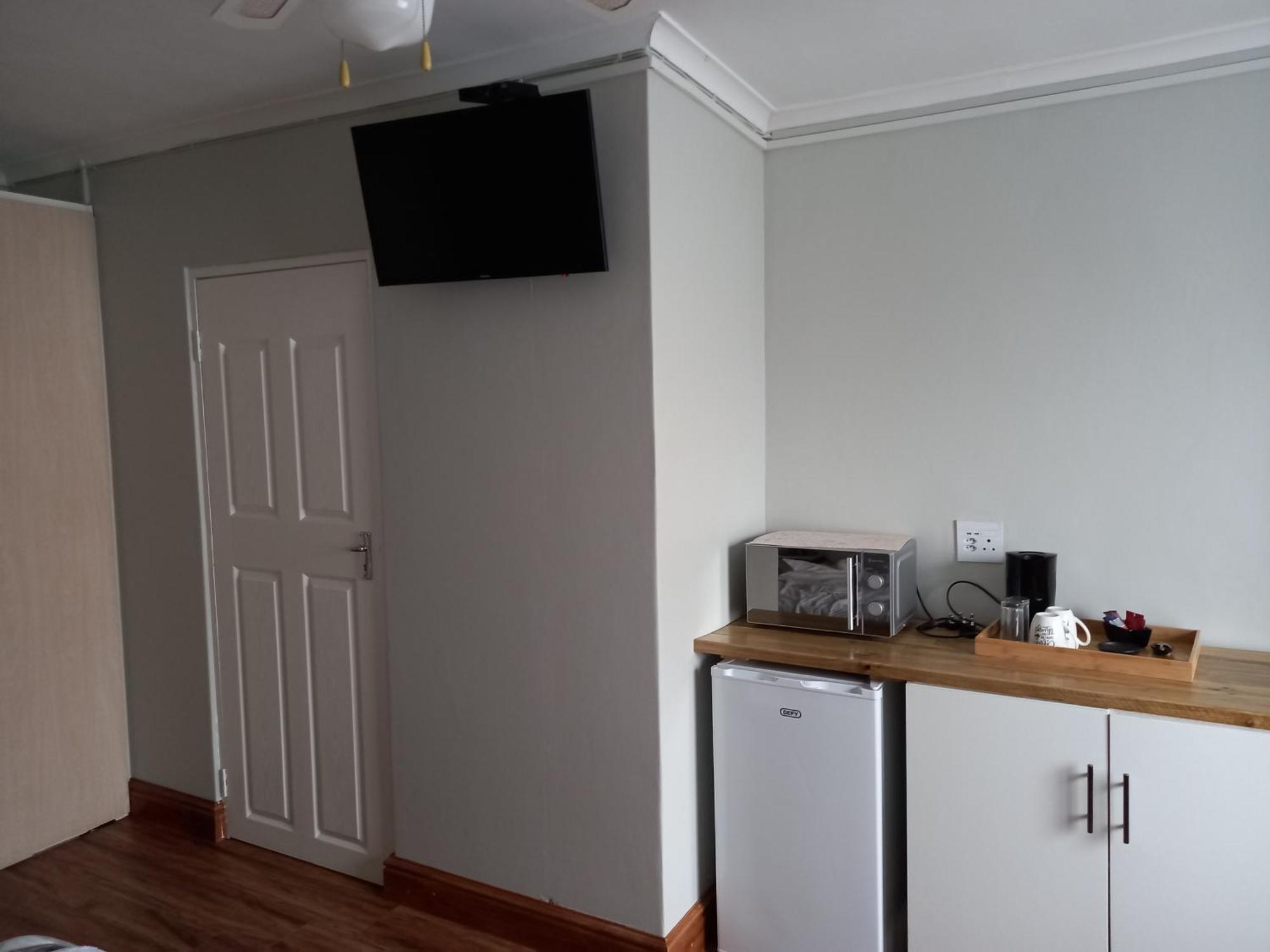 Friendz Guesthouse Κνύσνα Δωμάτιο φωτογραφία
