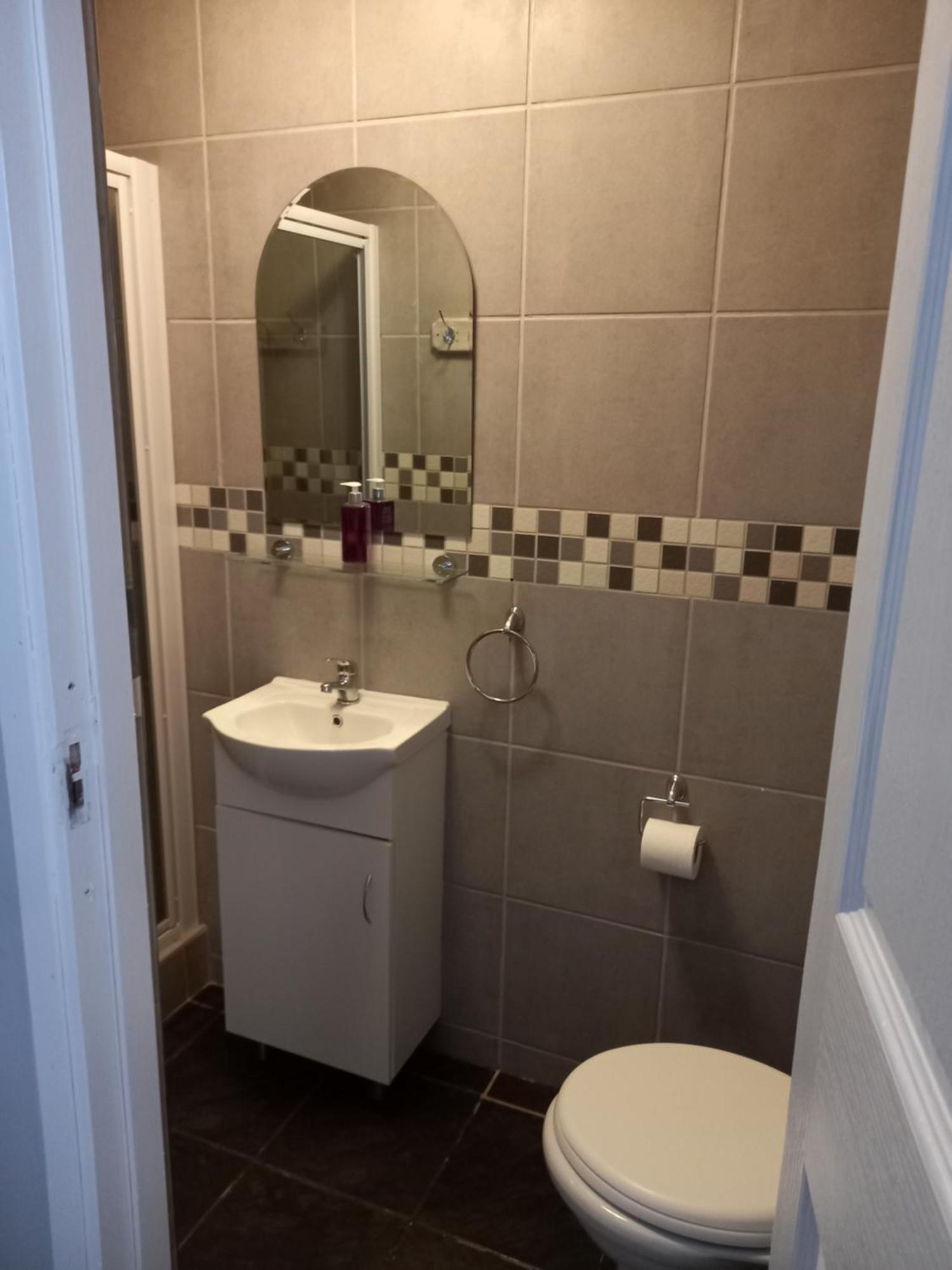Friendz Guesthouse Κνύσνα Δωμάτιο φωτογραφία